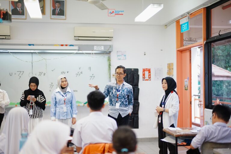 Dosen Program Studi Manajemen Menjadi Narasumber pada Kegiatan Pengabdian kepada Masyarakat di Sekolah Indonesia Singapura
