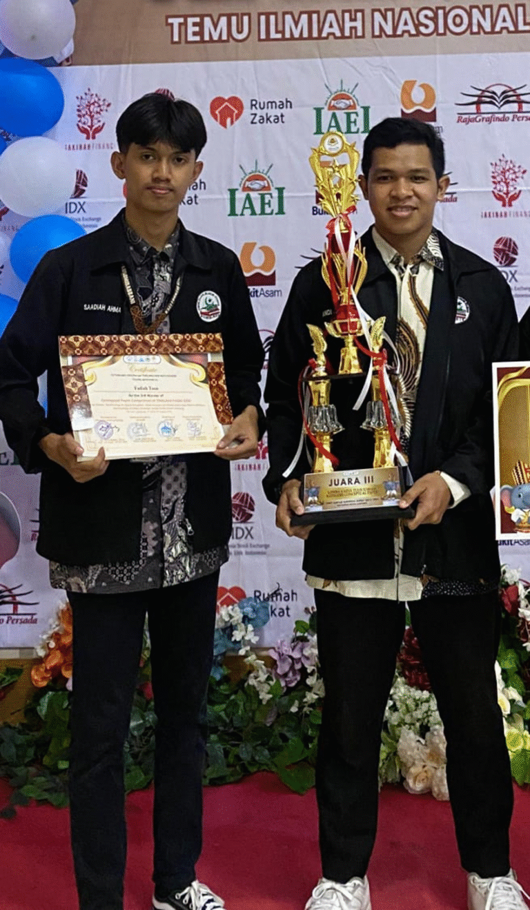 Delegasi Jurusan Manajemen Raih Juara III LKTI Temilnas XXIII FoSSEI di Lampung