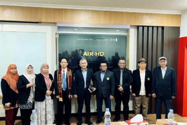 Guru Besar FEBI UIN Alauddin, Prof. Wahyuddin Abdullah, Bertindak sebagai Penguji Eksternal Disertasi di PDIA Unhas